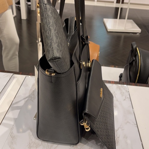 Michael Kors Maisie Large Pebbled Leather 3-in-1 Tote Bag - Picture 9 of 16